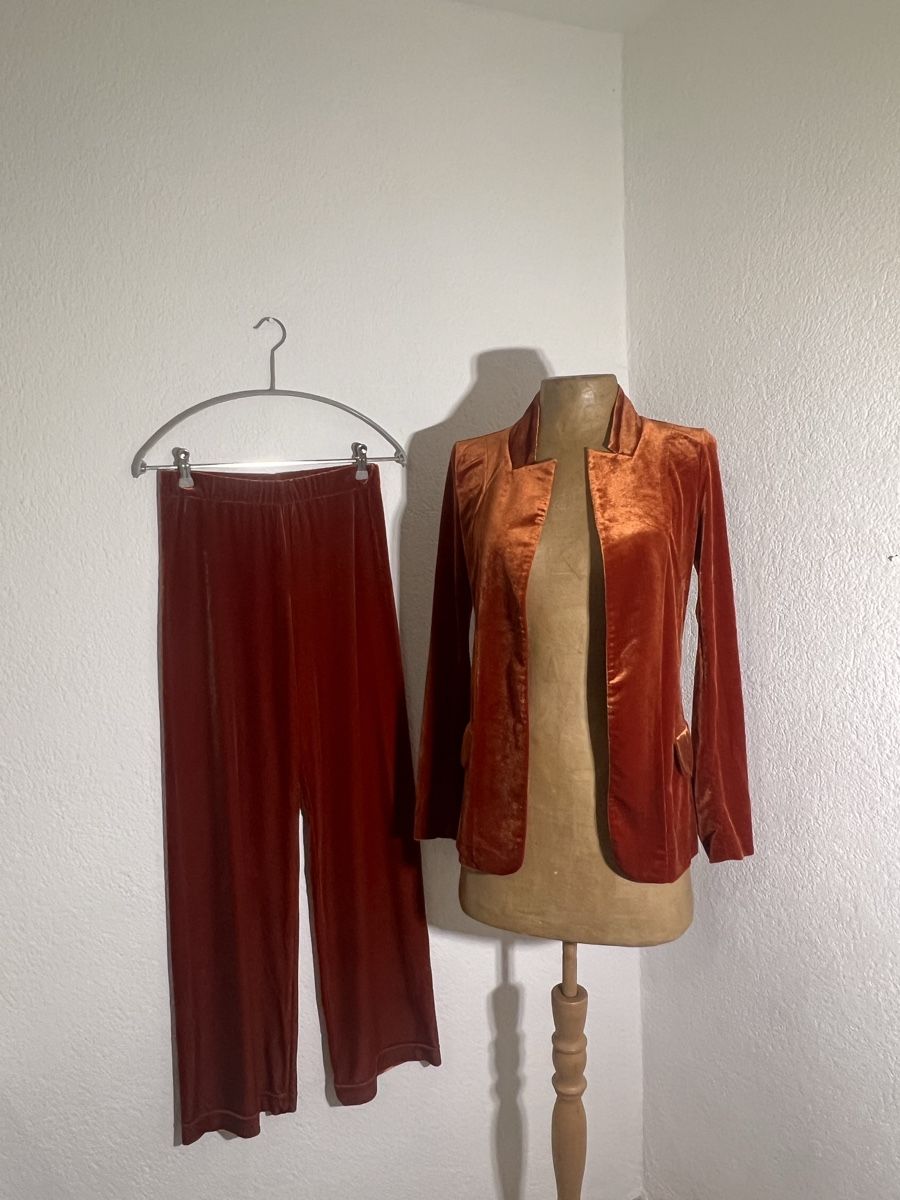 Completi & Tailleur: Ensemble en velours orange – Usato da St-Pierre-Clages venduto da ste_xk6p 4
