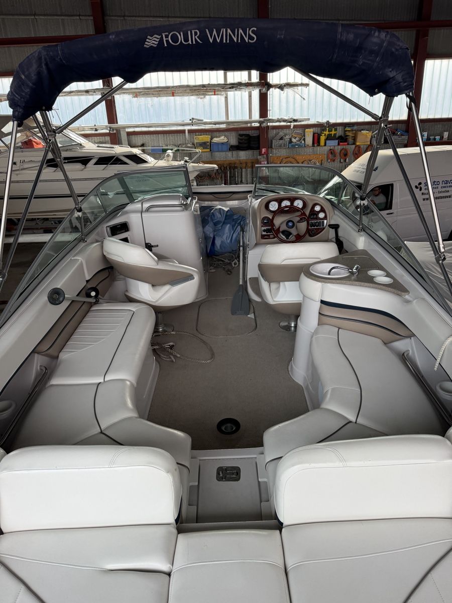 Four Winns Barche: Four Winns 250 Horizon – Usato da Chevroux venduto da soutonaval 2