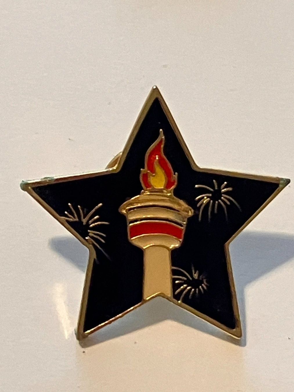 Placchette & Badge: 1 Pin Calgary Tower – Usato da Basel venduto da djwwpp