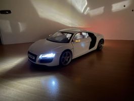 Audi R8 Modellauto 1:18 mit Beleuchtung 