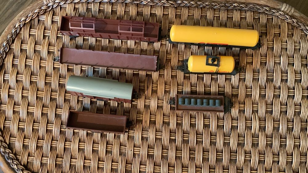 15-teiliges Bank-Set Für Modelleisenbahn HO – Realistisch Bemalt, Perfekt Für Bahnhof & Straßenszenen