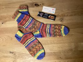 Handgestrickte Hundertwasser Socken