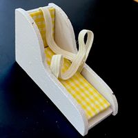 Baby-Trage für Puppenstuben. Holz/Stoff. Handarbeit. NP 6.50