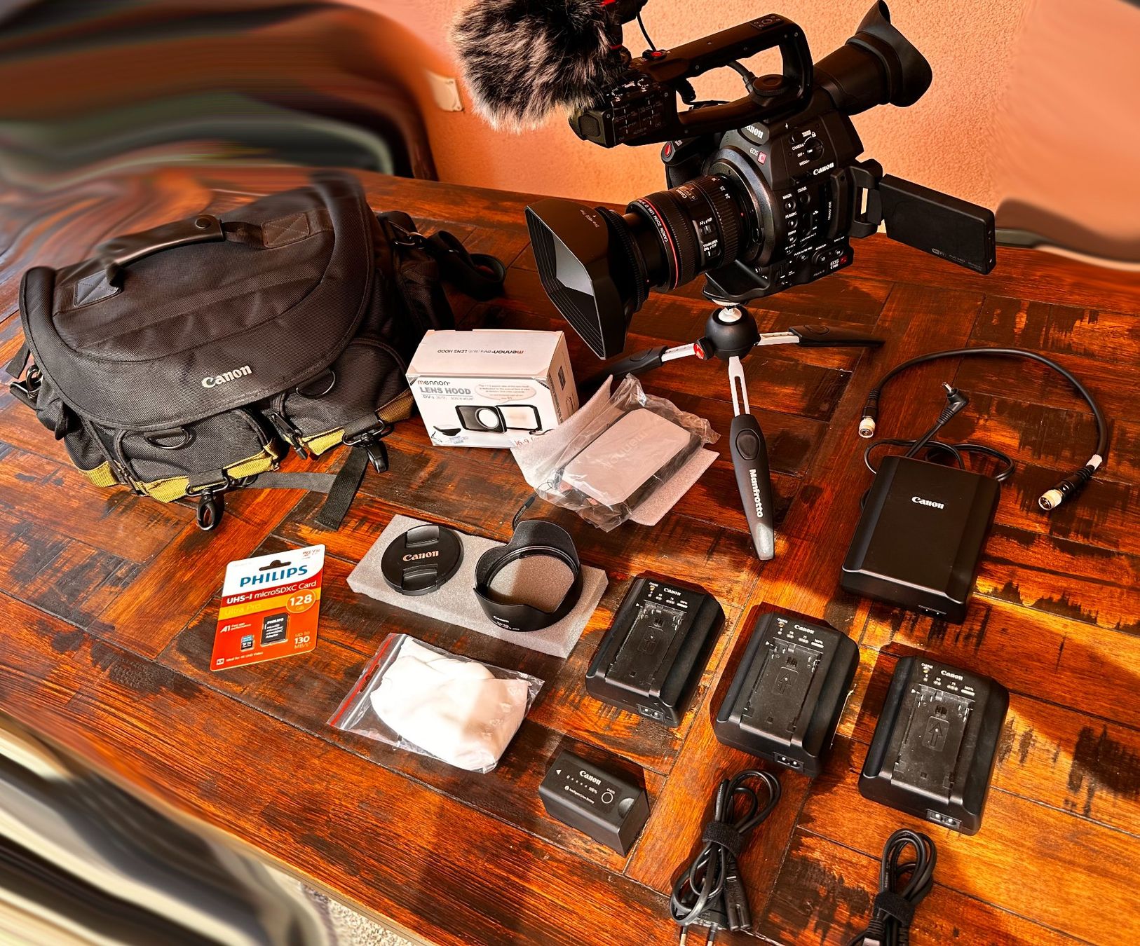 Canon Camcorder: Canon EOS C100 Mark II + objectif série L – kit complet – Gebraucht aus Vicques von UncleBen-s 1