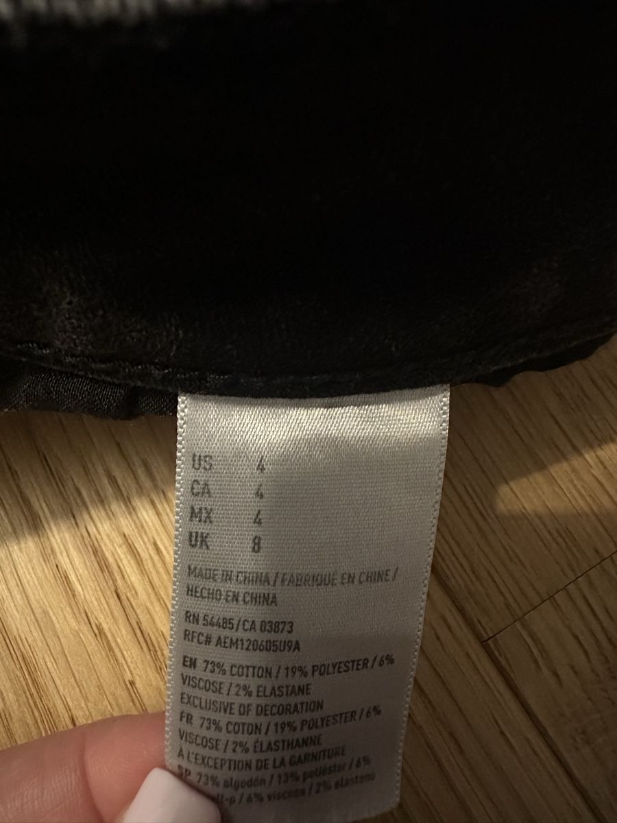 American Eagle Jeans: American Eagle Shorts Gr. 34 mit Spitze schwarz – Usato da Muri AG venduto da LON2o11 3