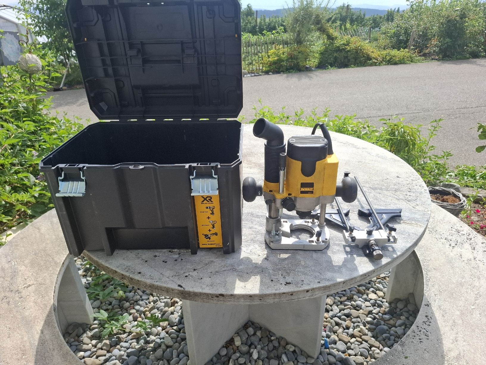 Alle Maschinen: Oberfräse Dewalt DW621 – Defekt aus Alikon von roar02