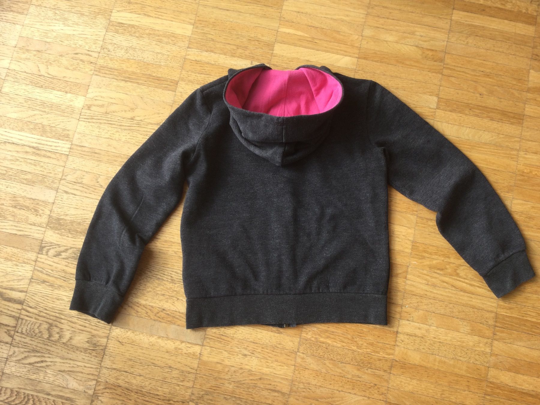 Decathlon Pullover & Sweatshirts: Mädchen Hoodie Pulli Grau, Gr 128 – Gebraucht aus Zürich von ShadowVorlon 1