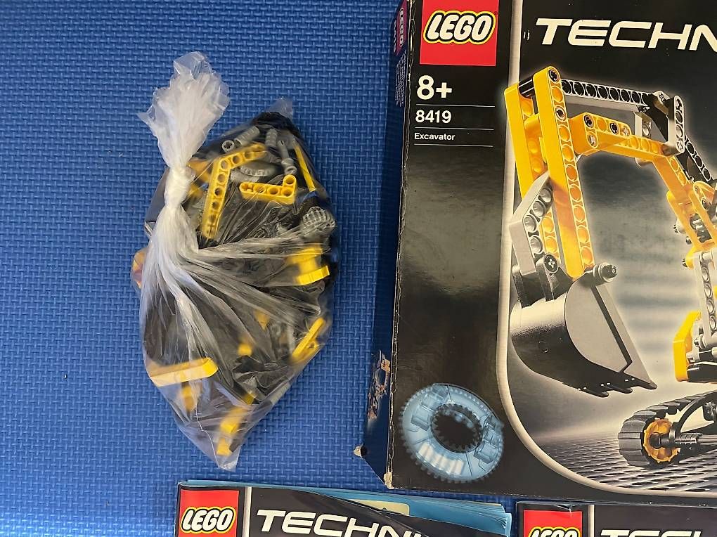 Lego Jeux de construction: Lego Technic Bagger und Bulldozer 8419, +Originalverpackung – D'occasion à Willerzell par Eluchs 3