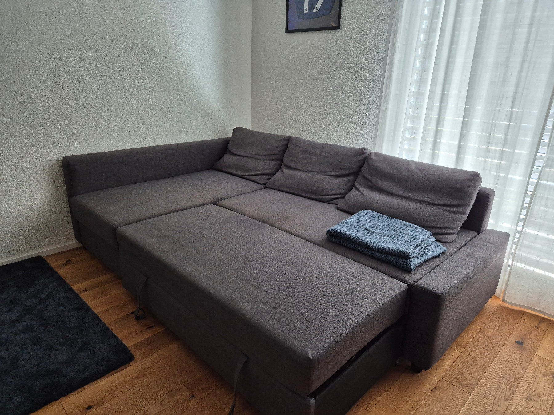 Divani: IKEA FRIHETEN Ecksofa – Dunkelgrau – Usato da Herzogenbuchsee venduto da ste_qq8n 1