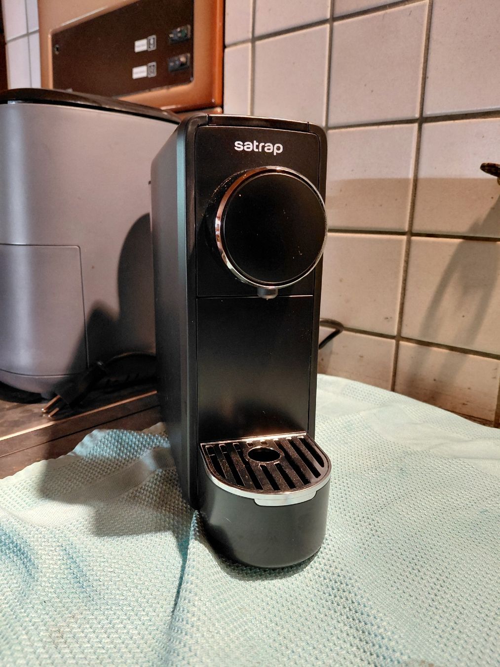 Kaffeemaschinen & Espressomaschinen: Satrap Maggia silber Kapselmaschine  – Gebraucht aus Achseten von mon_96j6 5