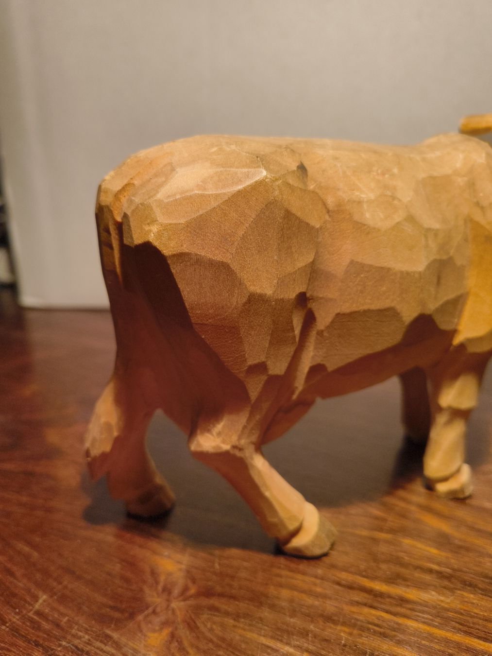 Statuette: geschnitzte Holz Kuh mit Glocke – Usato da stettlen venduto da VintageBern_ch 4
