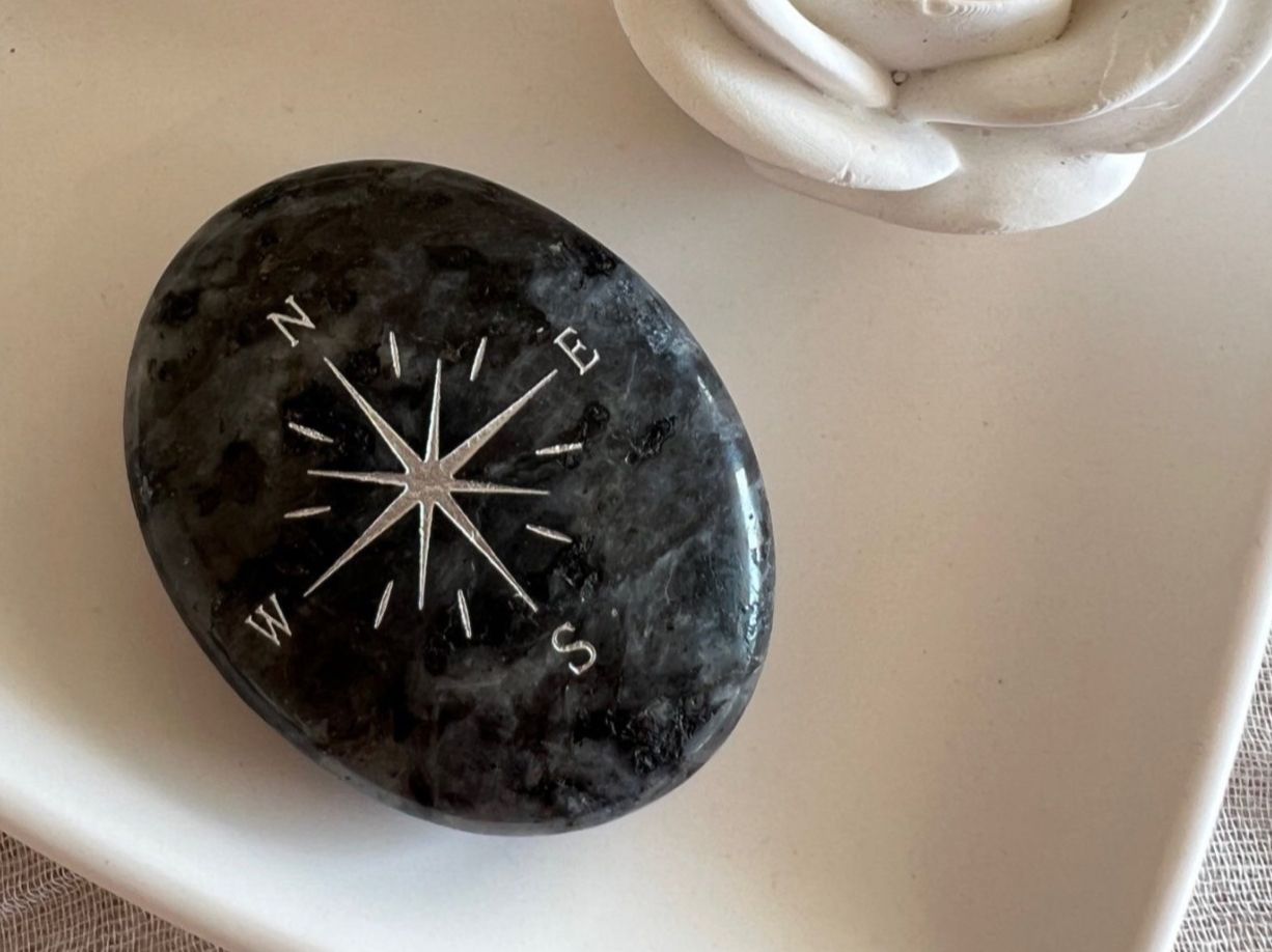 Minerali & Pietre curative: Pierre de labradorite avec boussole – Nuovo (secondo la descrizione) da Pully venduto da sunaddict