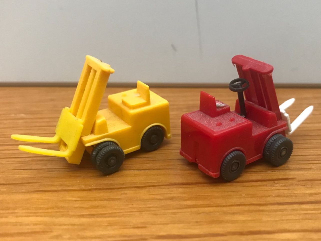 Wiking Modellini d'auto: 2x Wiking Gabelstapler ohne Figuren – Usato da Luzern venduto da mey_s13