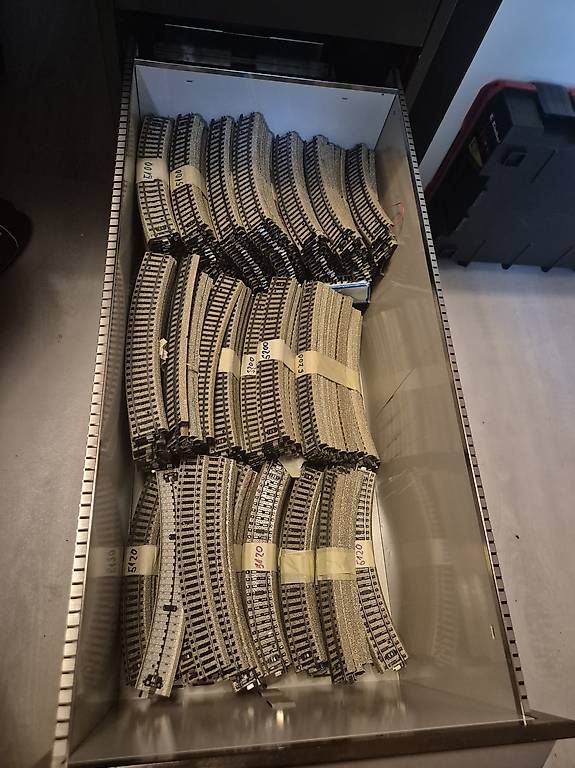 Märklin Modellini di ferrovie: Märklin M-Gleis H0 – Usato da Signau venduto da Revo3.3 2
