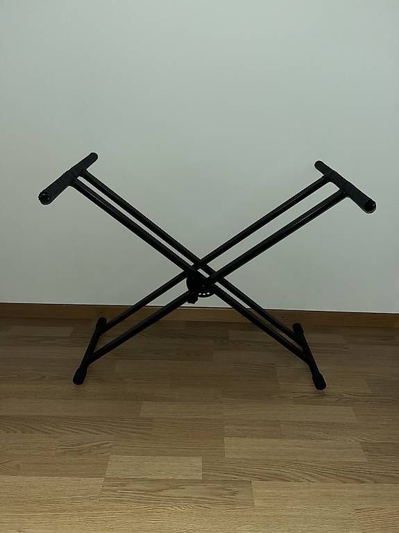 Sonstige Dekorationen & Accessoires: Klavierständer – Gebraucht aus St. Gallen von vas_87cj