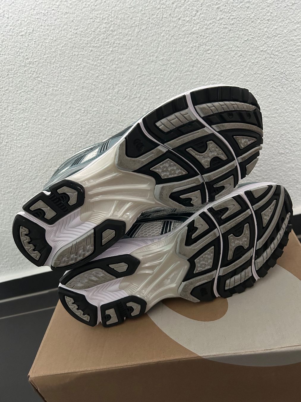 Asics Scarpe da uomo: Asics Kayano – Nuovo (secondo la descrizione) da Schlieren venduto da Leavio 4