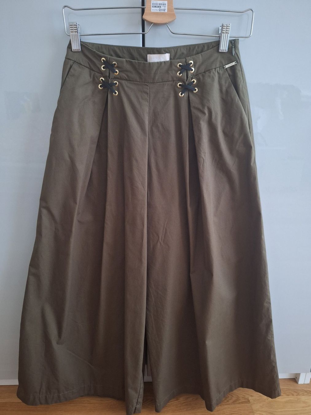 Liu Jo Pantaloni: Liu Jo Coulotte / Trousers – Usato da Zürich venduto da agn_2txn