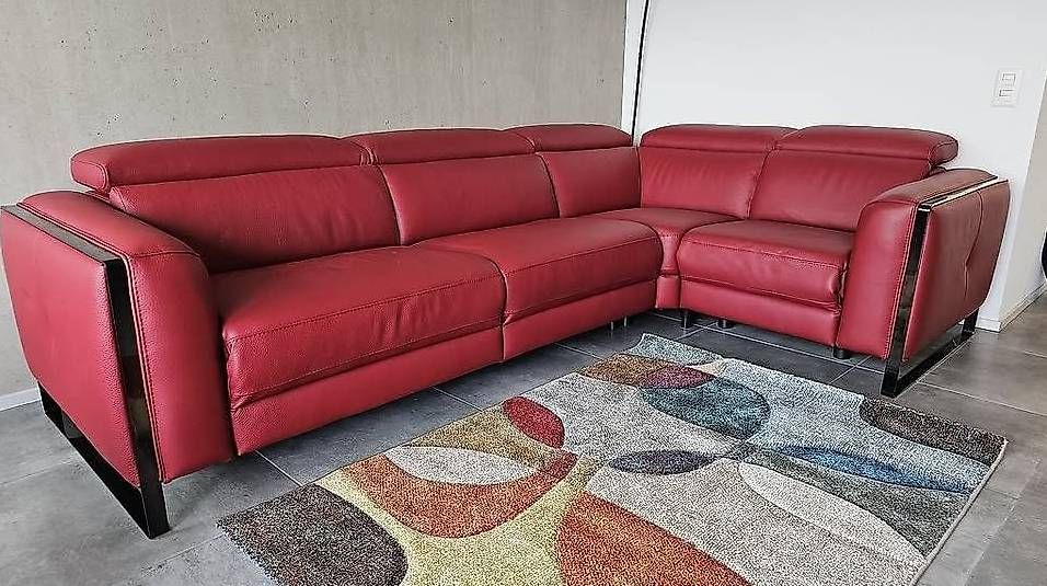 Sofas: Canapé d'angle cuire rouge électrique – Gebraucht aus Nyon von Shurikem