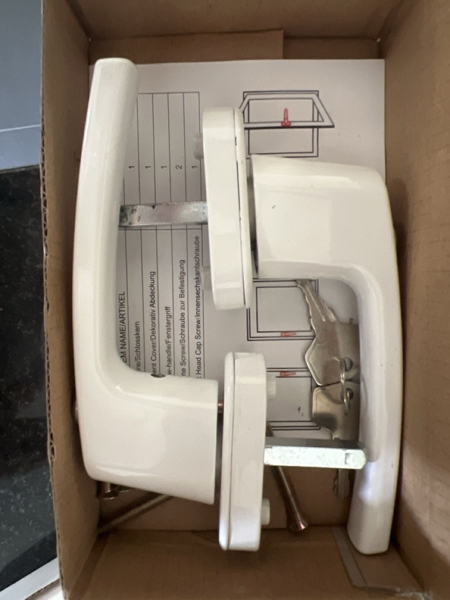 Finestre: 10x abschliessbare Fenstergriffe TecTake RL102 weiss  – Usato da Basel venduto da Isi_takes_it_easy 1