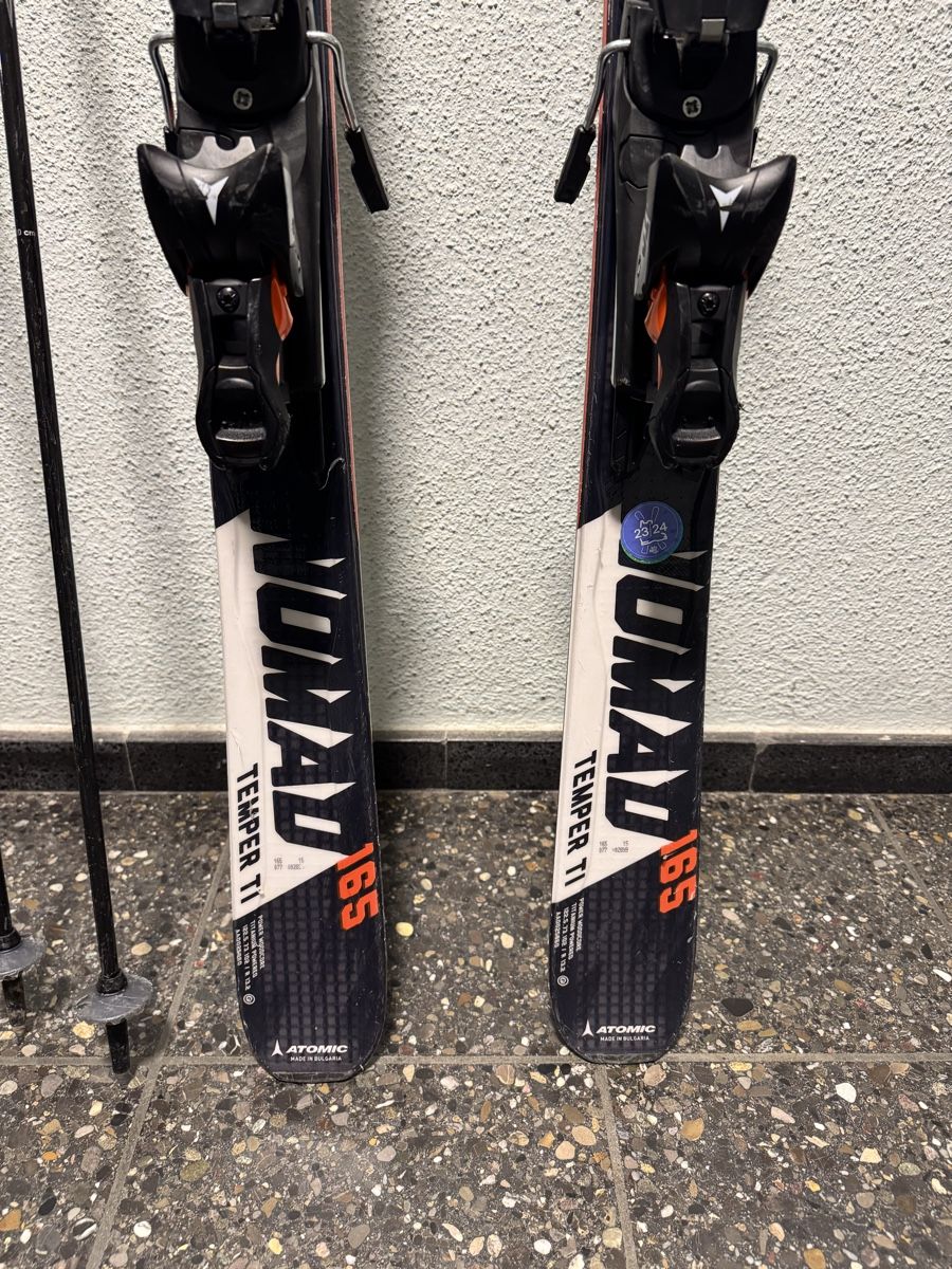 Atomic Skis: Ski Atomic Nomad Temper TI + Stöcke Leki Carbon 120cm – Gebraucht aus Oberengstringen von e-wun 3