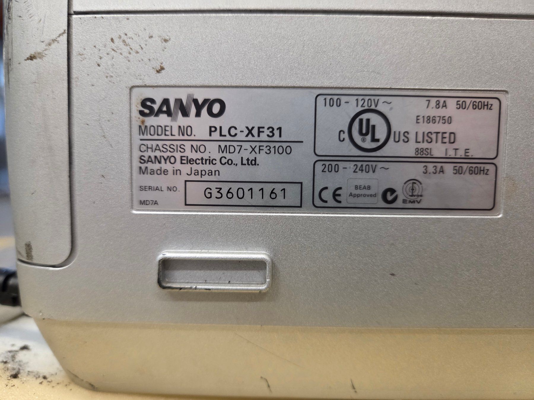 Sanyo Proiettori: Beamer Sanyo PLC-XF31 – Difettoso da Zürich venduto da _jns 2