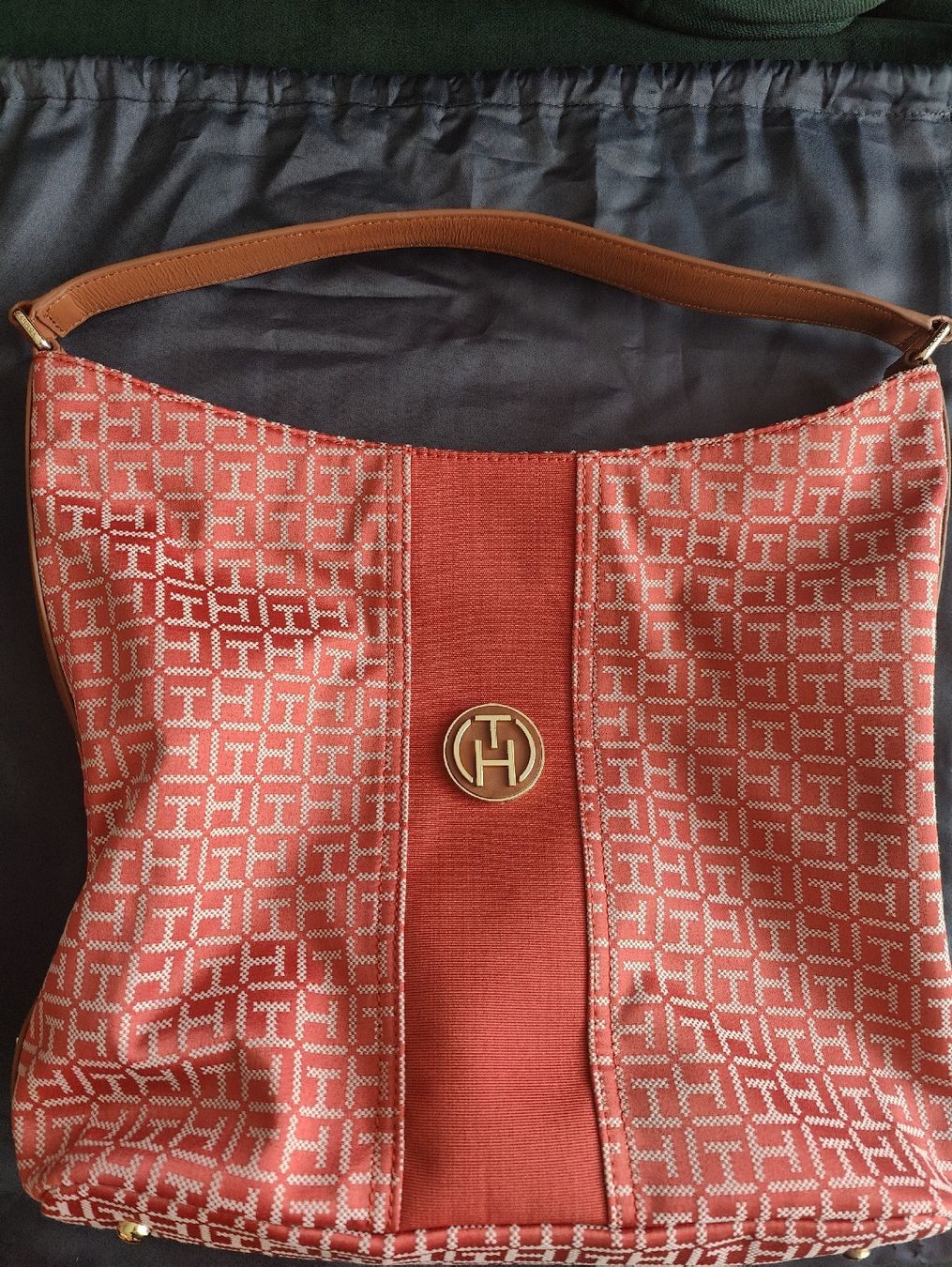 Tommy Hilfiger Taschen für Damen: Tommy Hilfiger Handtasche – Neu (gemäss Beschreibung) aus Adliswil von tan_mpy7 2