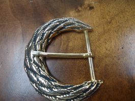 Boucle de ceinture en métal doré