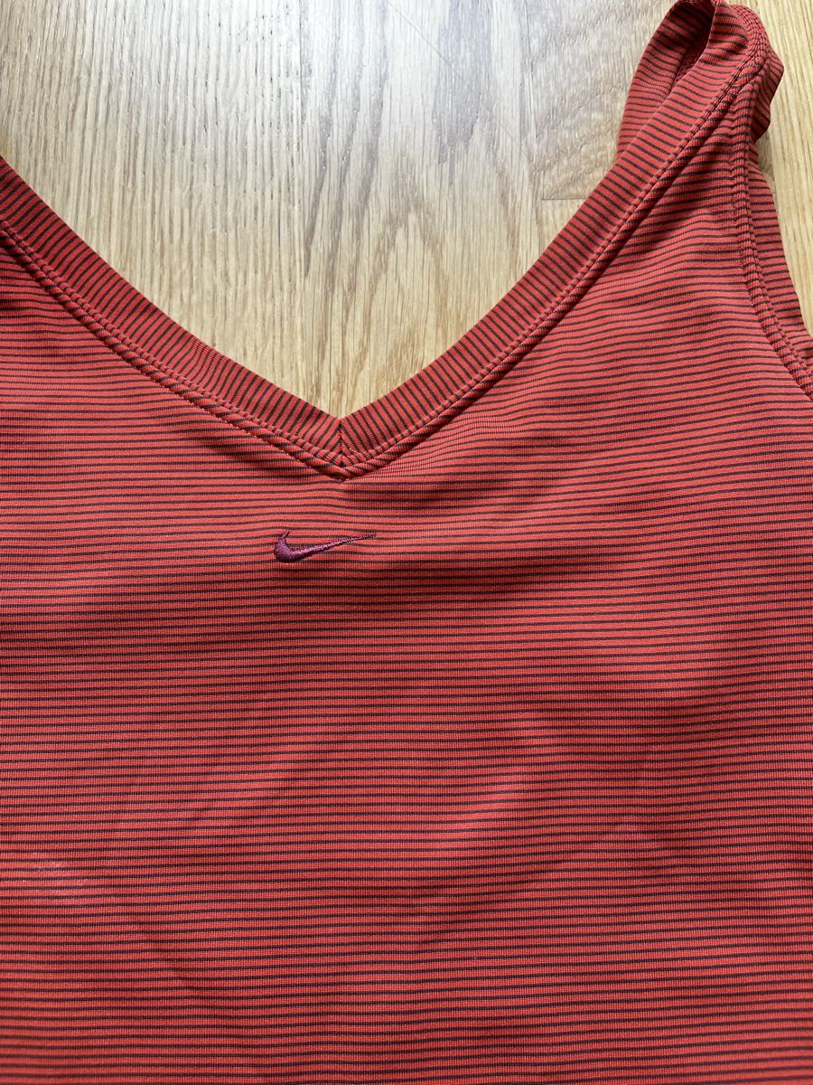 Nike Top: Haut de sport Nike – Nuovo (secondo la descrizione) da Vevey venduto da aurore.yak 2