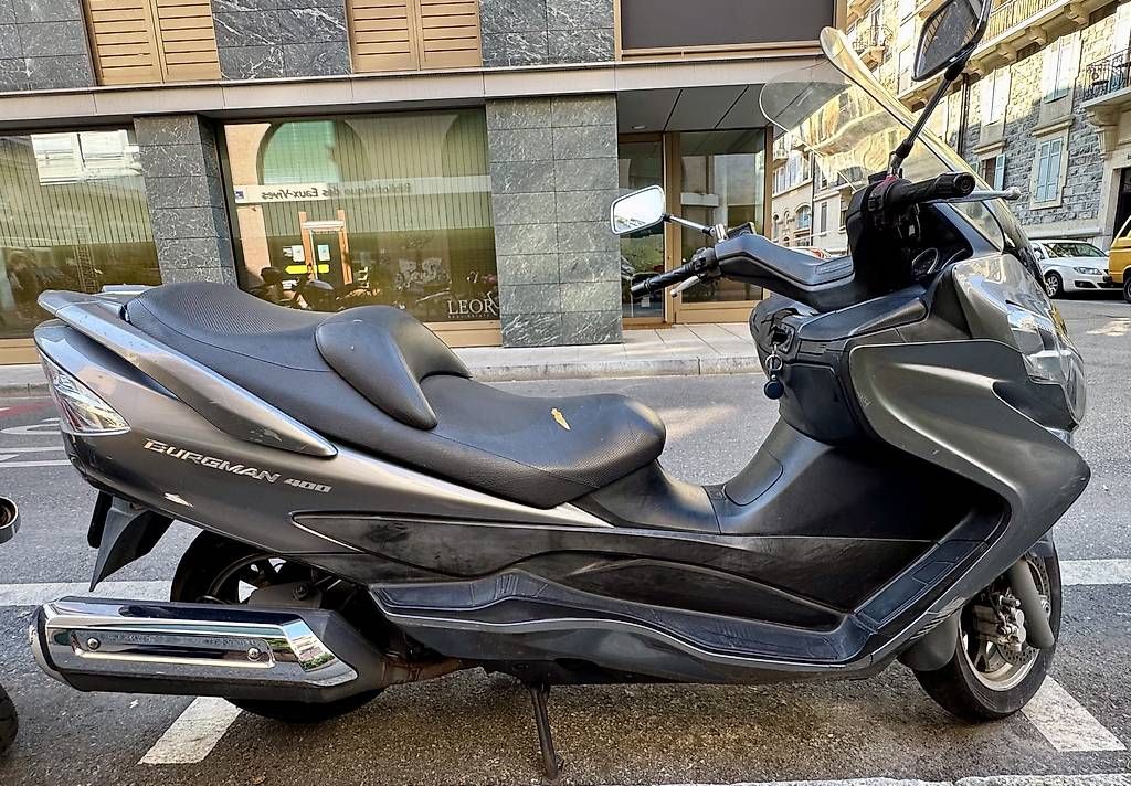 Suzuki Scooter: Suzuki Burgman 400 AN400A  400 cm³  2011 – Usato da Genève venduto da Nakowski75