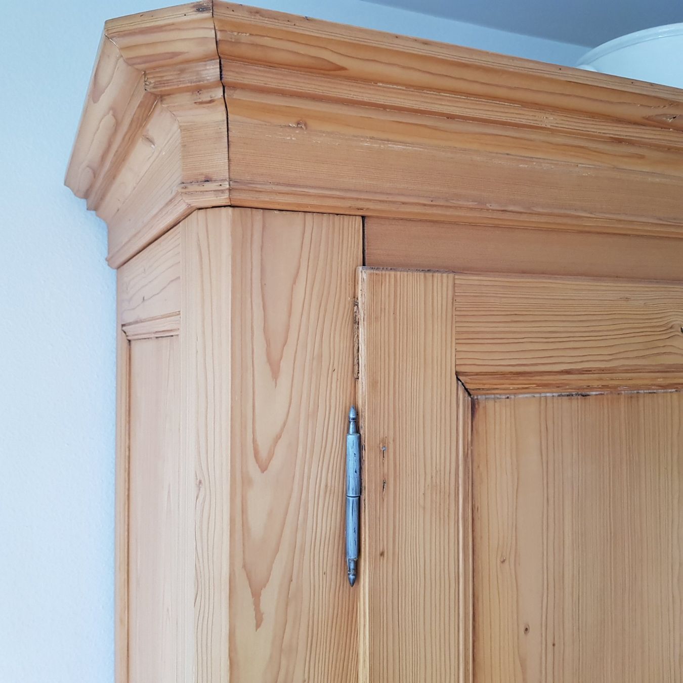 Schränke: Antiker, massiver Kleiderschrank – Gebraucht aus Schöftland von dahonich 7