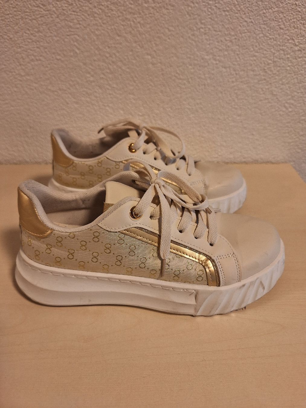 Scarpe da donna: Sneaker – Usato da Lalden venduto da car_7w2l