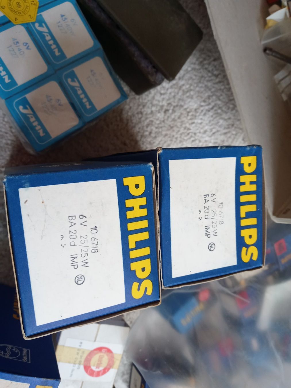 Osram Tutti pezzi di ricambio auto: Grosse Restposten Oldtimer Glühlampe 6V fur alte Auto – Usato da Prez-vers-Siviriez venduto da Monija70 2