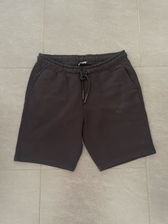 Short noir