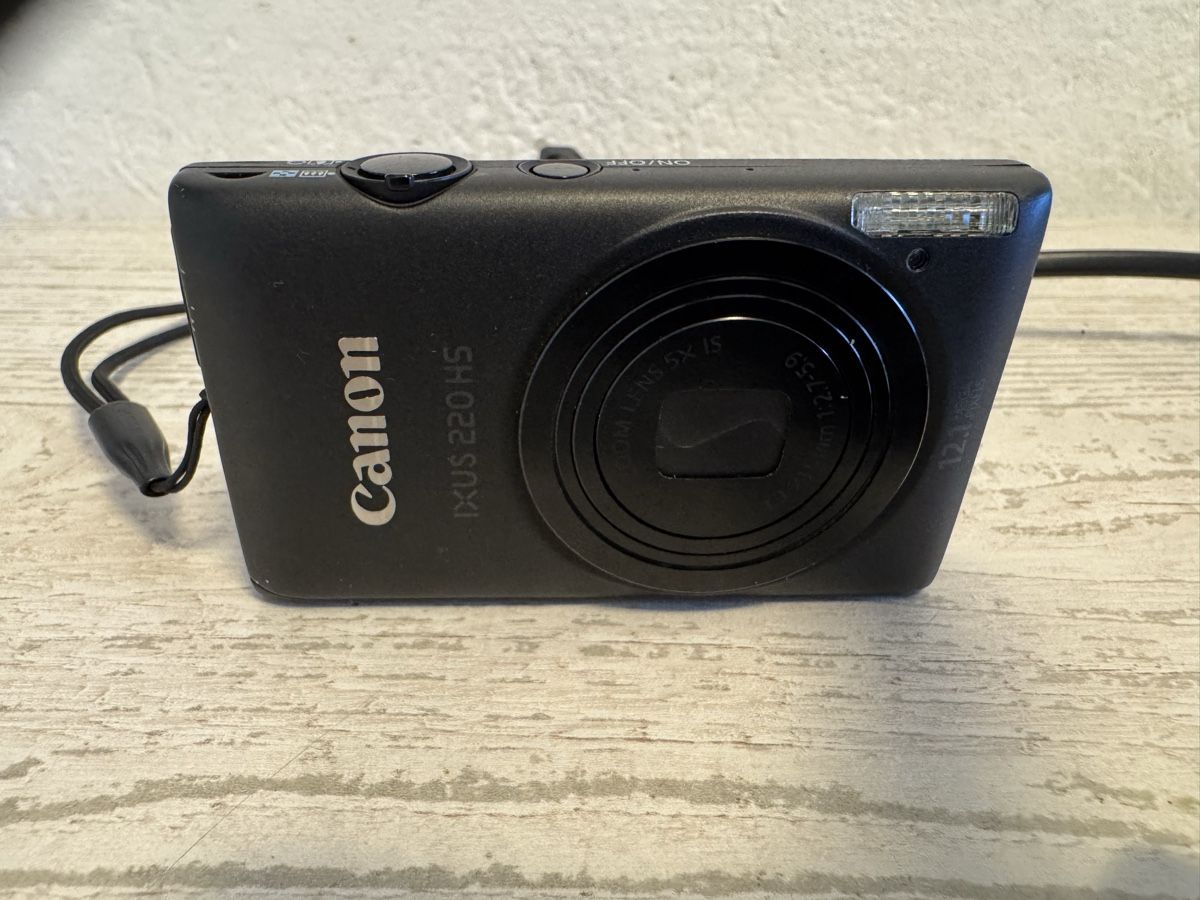 Canon Fotocamera: Canon ixus 220 hs digitalkamera – Usato da Zunzgen venduto da milesdavis76 2