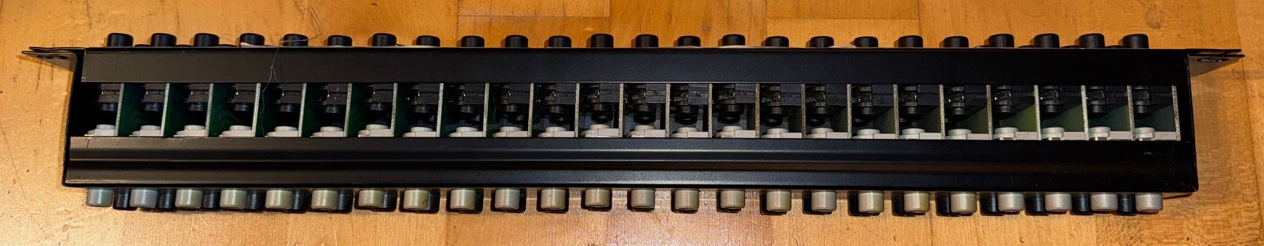 Console di mixaggio: Neutrik Patch Bay – Usato da Unterengstringen venduto da NOISE 2
