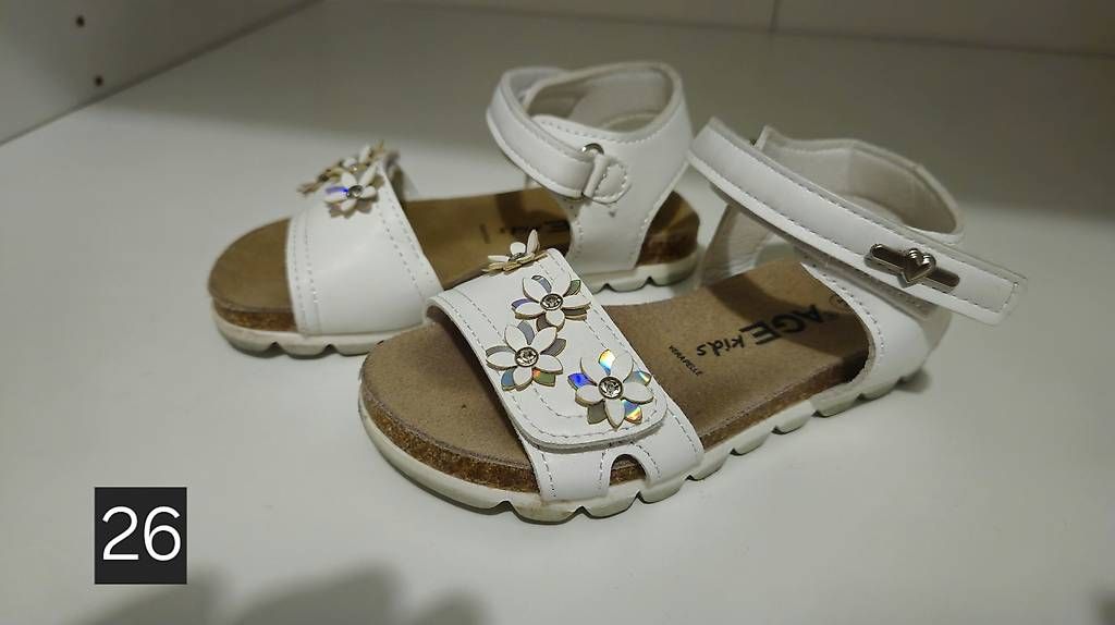 Scarpe per ragazze: Scarpe 26 Bambina  – Usato da Bellinzona venduto da dar_fyq9