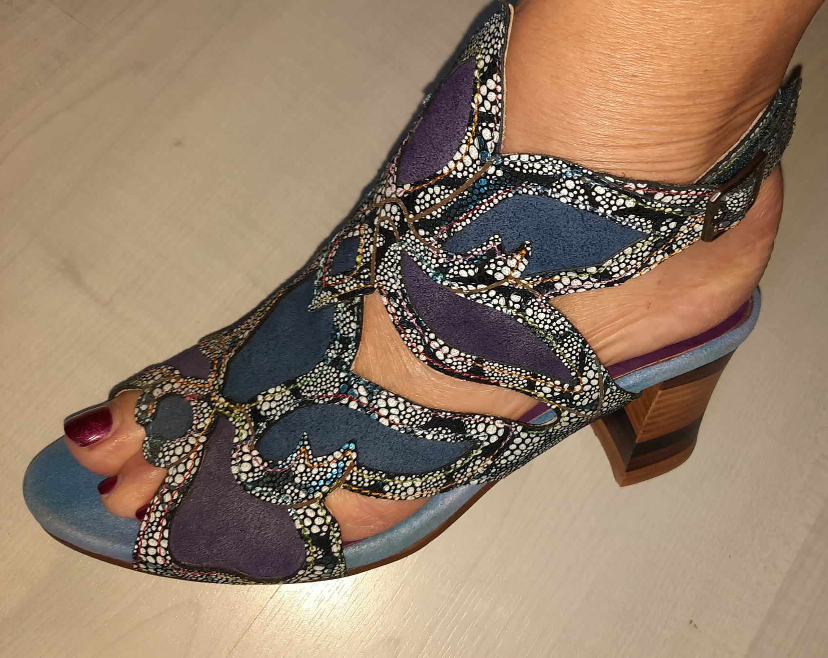 Scarpe da donna: EXCLUSIVE SANDALETTE GRÖSSE 39 – Nuovo (secondo la descrizione) da Büetigen venduto da Froschkoe0 1