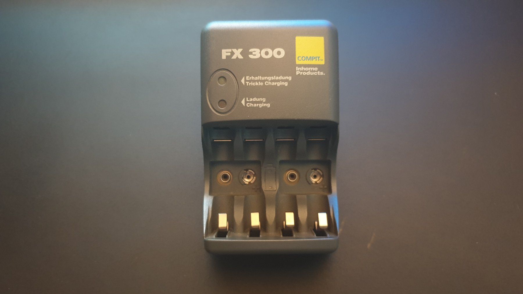Akkus & Batterien: COMPIT FX 300 NiCd-NiMH CHARGER – Gebraucht aus Stäfa von Supertramp73