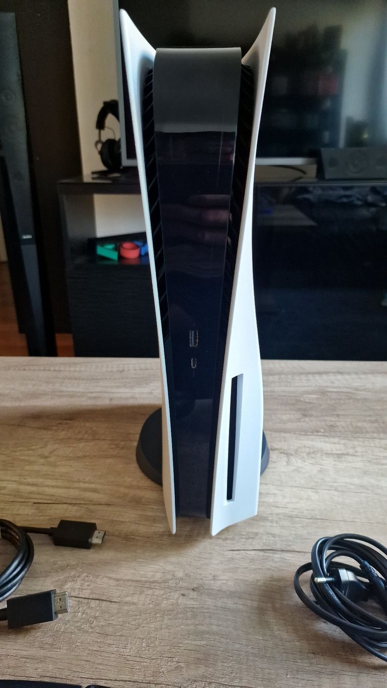 Sony Konsolen: Playstation 5 -  Disc Edition Bundle ab 1.- – Defekt aus amriswil von 3dworldswiss 3