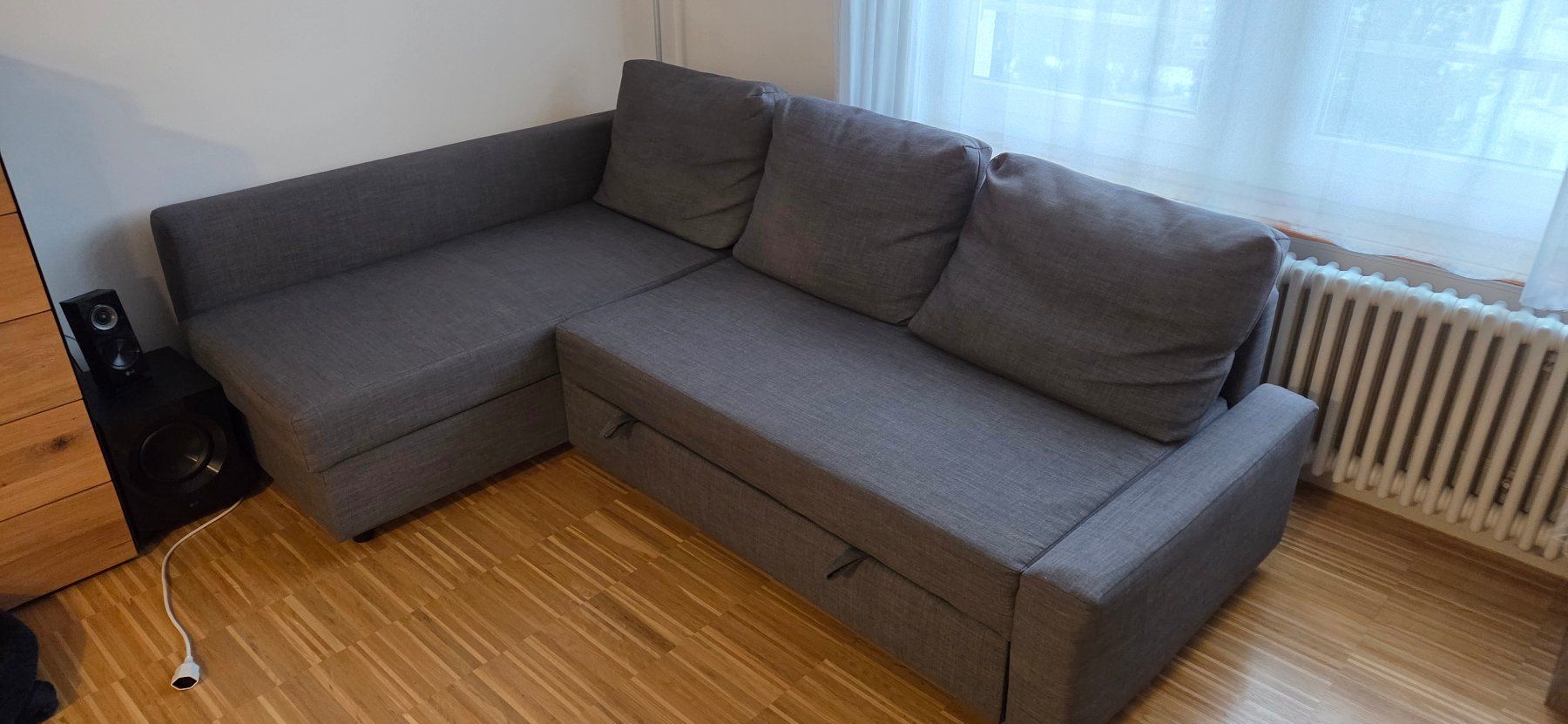 Ikea Divani: Graues Ecksofa mit Bettfunktion und Stauraum – Usato da St. Gallen venduto da pat_66p9