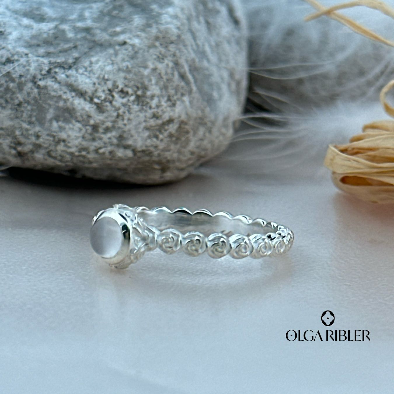 Olga Ribler Bagues: Feiner Mondstein Ring Grösse 58 – Neuf (Voir description) à Luzern par Schmuckoutlet 2