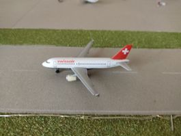 Flugzeugmodell Swissair A319-100 1:500 Herpa