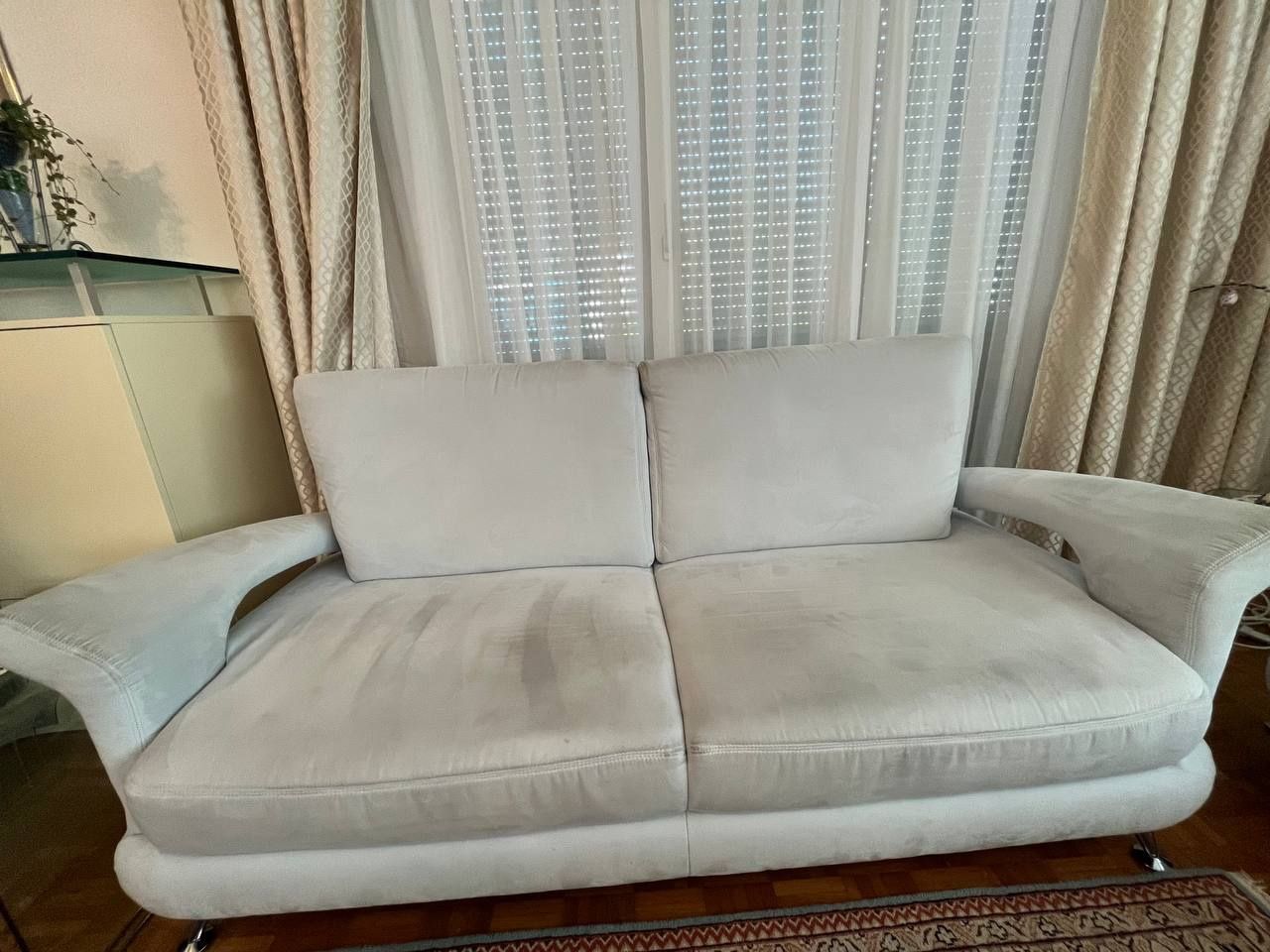 Divani: 2 hellblaue Sofas und 1 Sitzhocker aus Wildleder – Usato da Siebnen venduto da mel_b_789 5