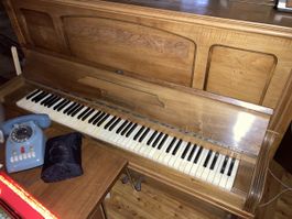 Pianoforte Burger & Jacori Biel legno noce da restaurare