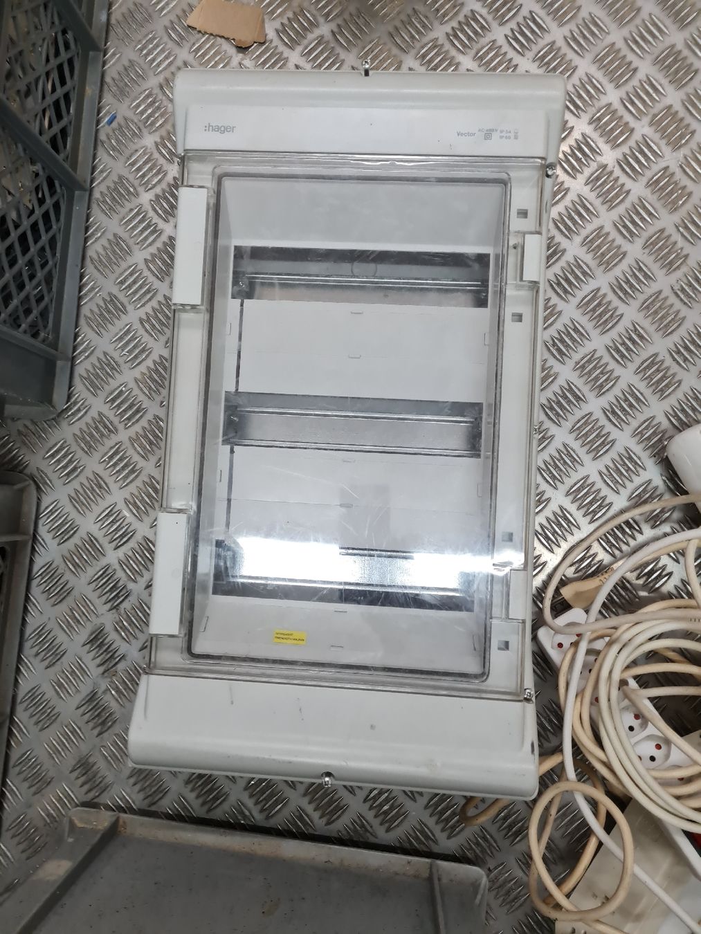 Alimentation électrique: divers matériels électriques  – D'occasion à Villarepos par jerjer22 1