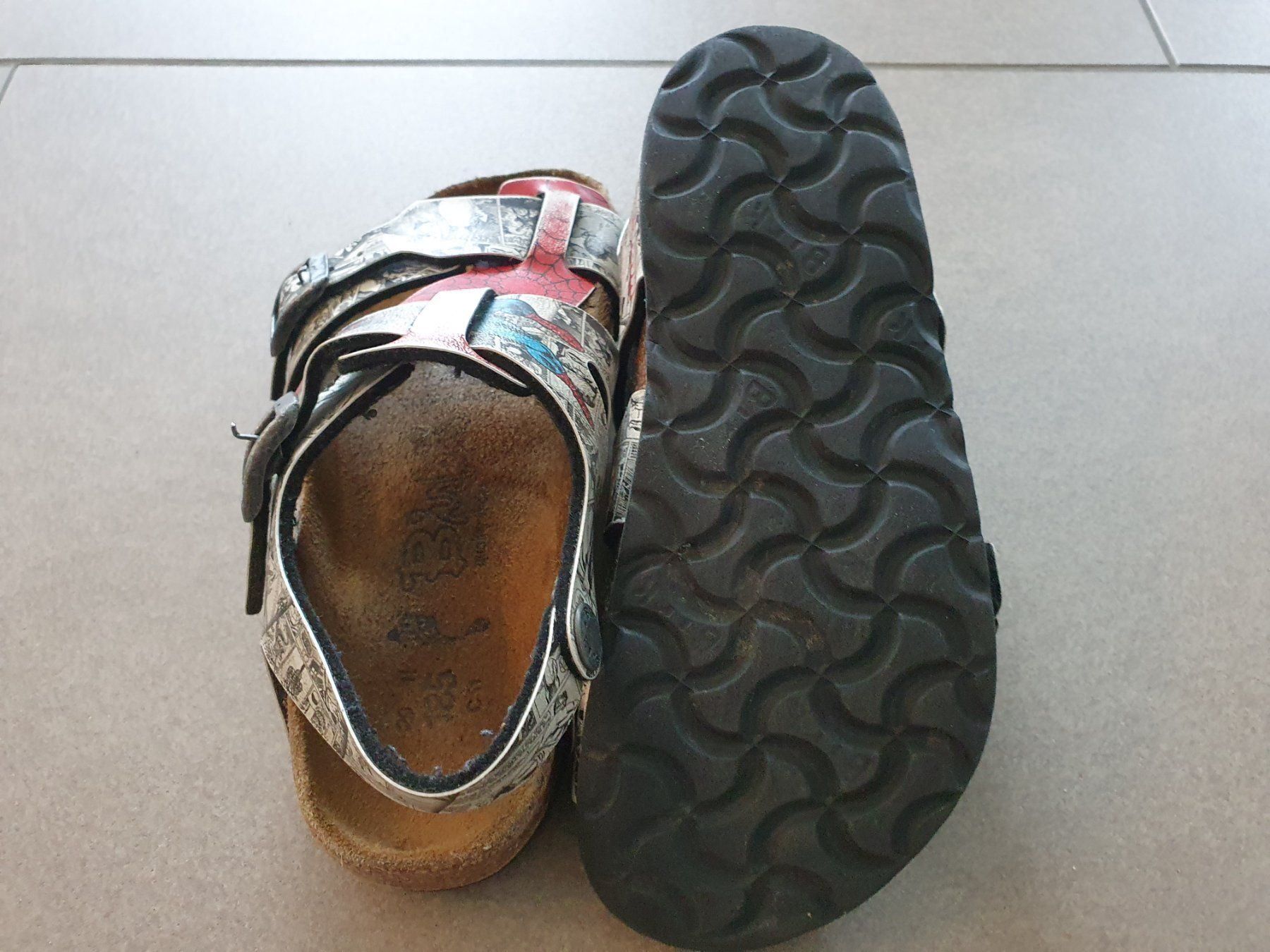 Birkenstock Scarpe per ragazzi: Finken / Hausschuhe Birkis Marvel Spiderman Gr.29 – Usato da Zollbrück venduto da Huki1 2