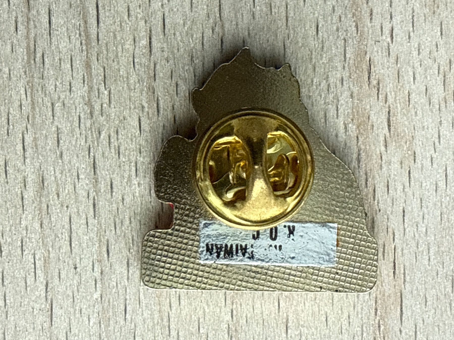 Plaketten & Abzeichen: Pin Trust Me – Gebraucht aus Glattbrugg von Schweigmatt 1