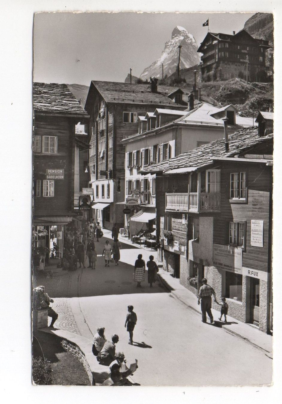 Cartoline postali: ZERMATT Dorfstrasse und Matterhorn – Usato da Jona venduto da philajona