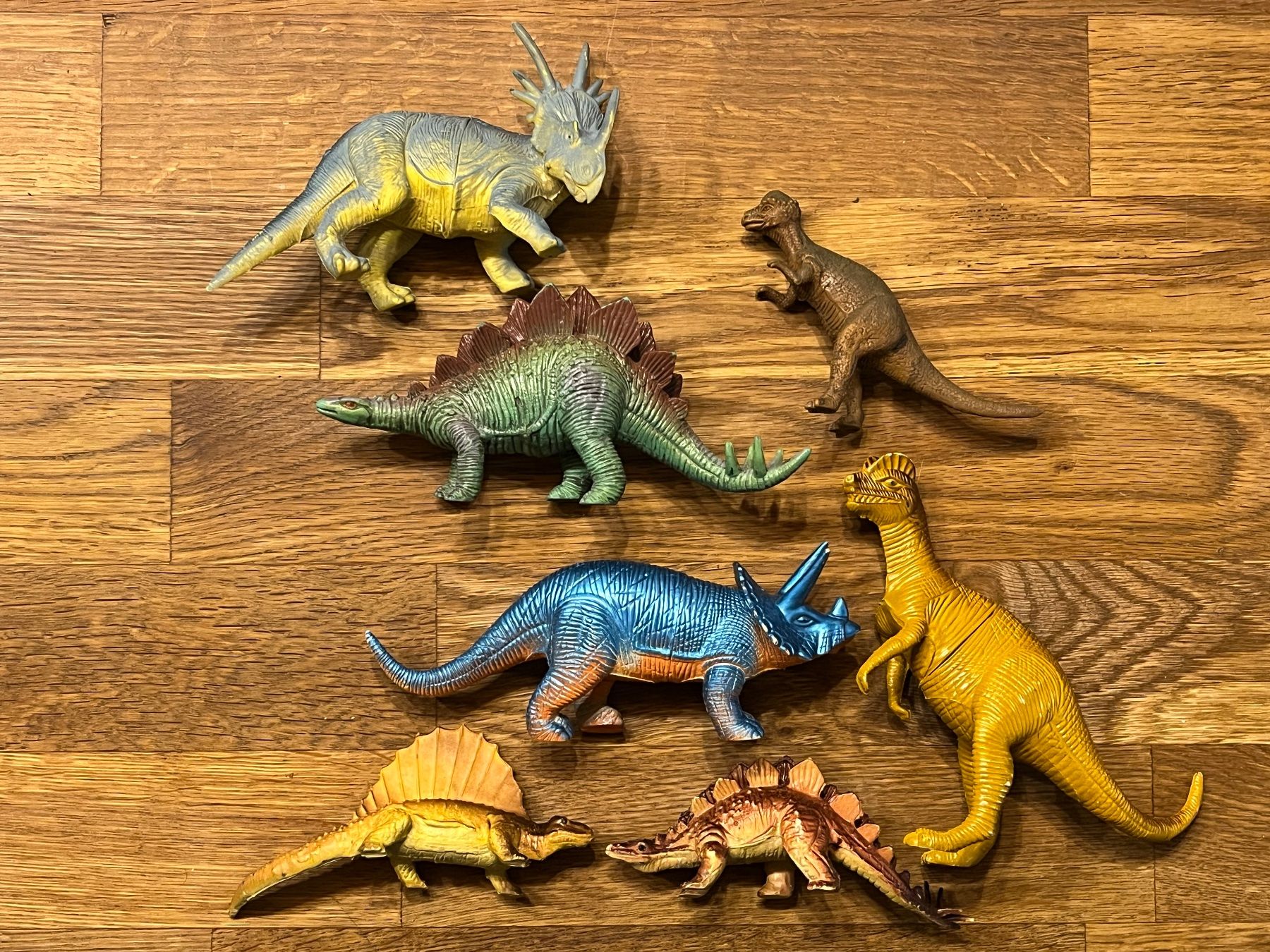 Spielzeuge: 7 Dinosaurier Kunststoff Tiere – Gebraucht aus Bauma von Budgerigar 1