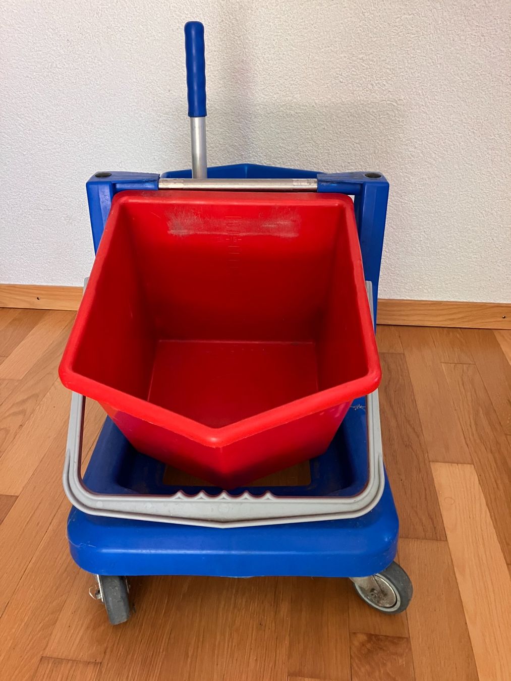 Reinigung & Hygiene: Ecolab Doppelfahreimer mit zwei Wischer – Gebraucht aus Fislisbach von Promo 4